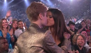 Justin Bieber And Saleena Gomez Kiss At billboard Awards 2011